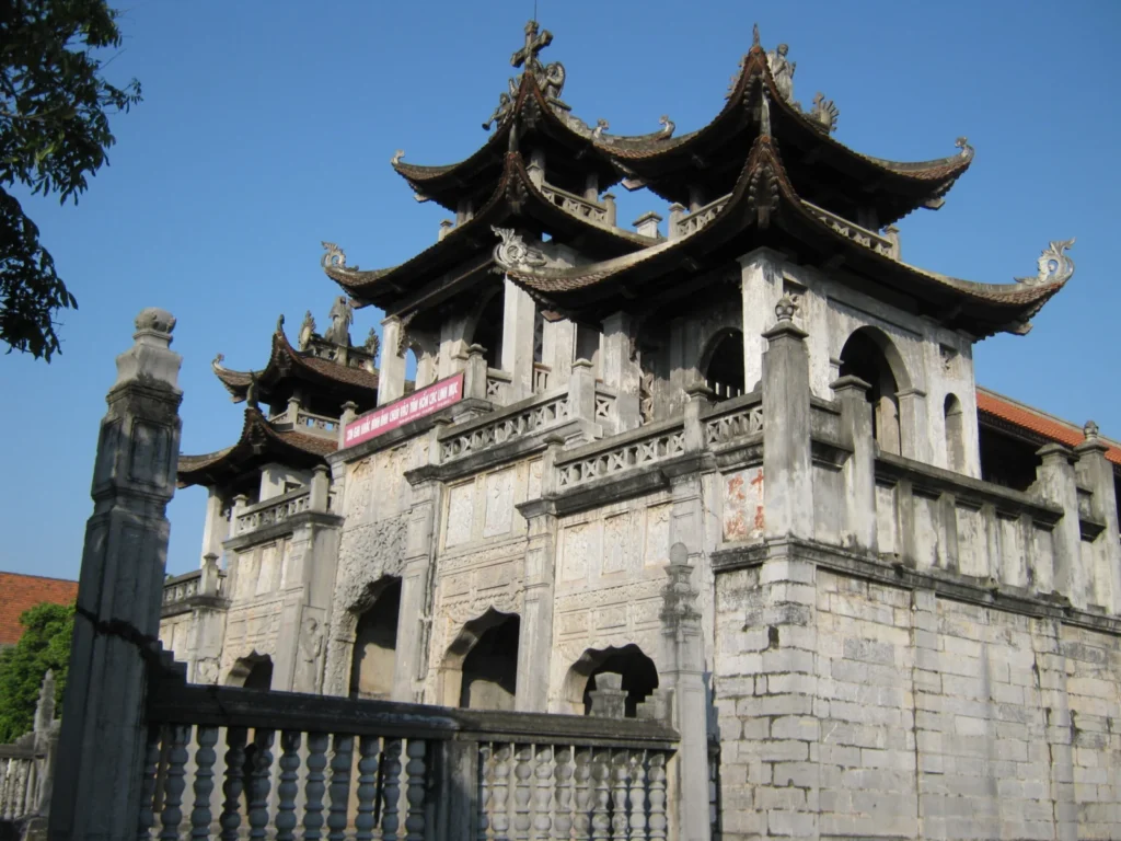 Mái cong bằng đá của nhà thờ Phát Diệm