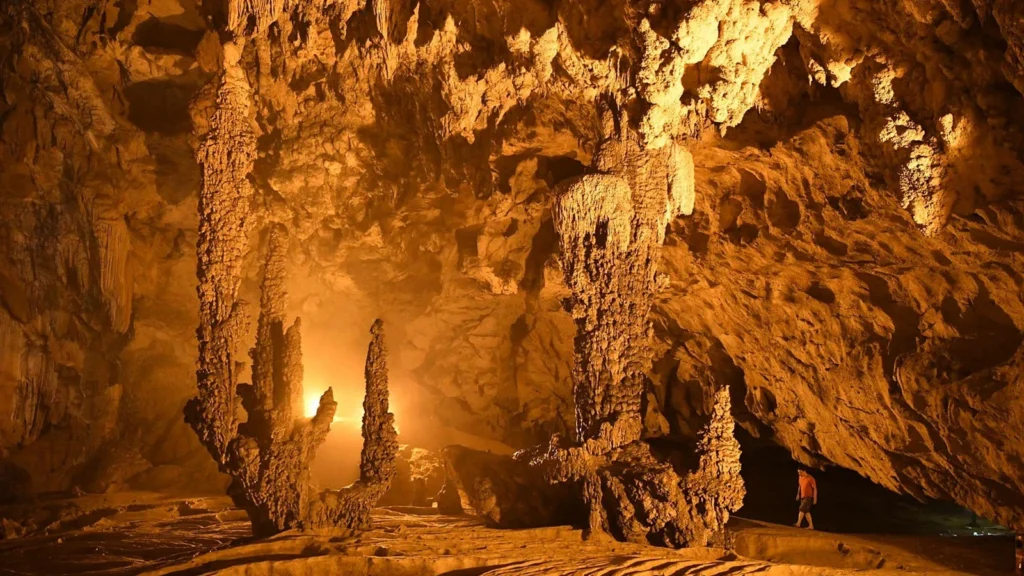 Nhũ đá trong động Ngườm Ngao, Cao Bằng