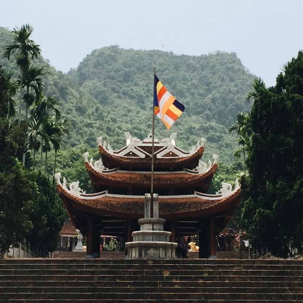 Tháp chuông chùa Thiên Trù, quần thể chùa Hương